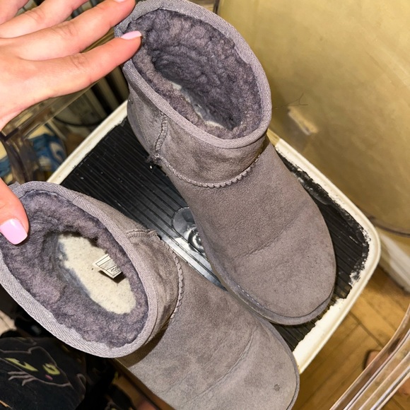 Uggs - Picture 2 of 7